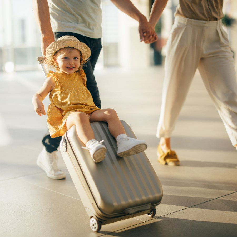 cz-child-suitcase-900x900