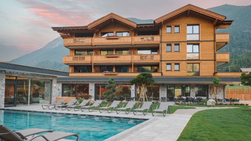 Hotel Acherl aussenansicht pool familienhotel